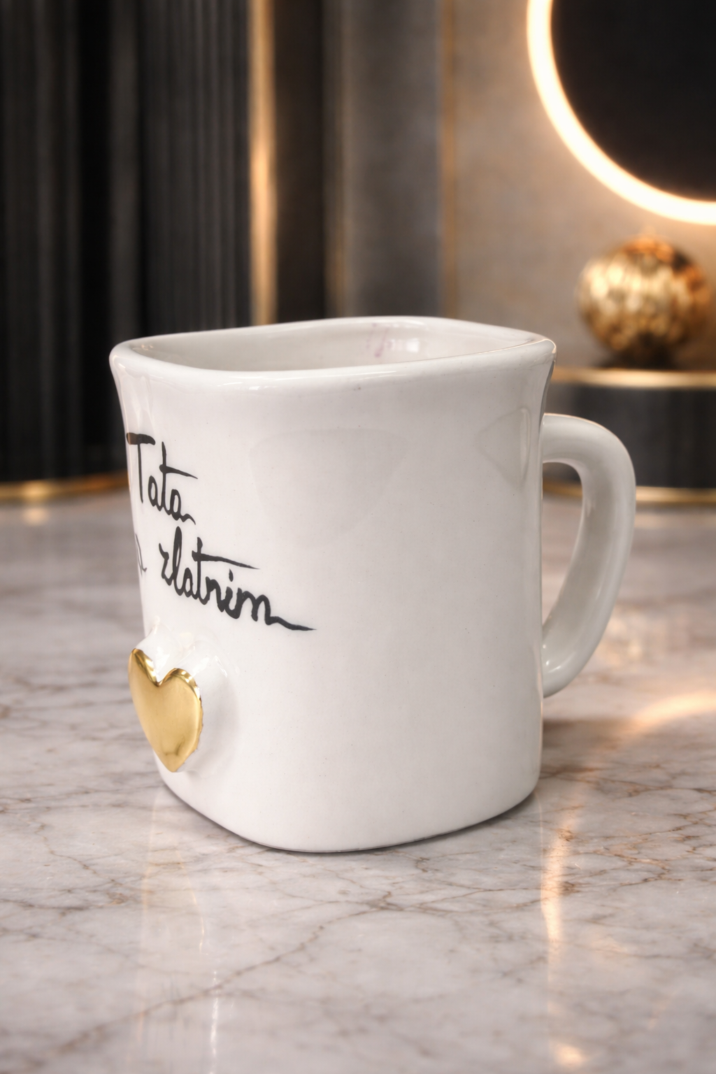 Šalica kocka zlatni trag