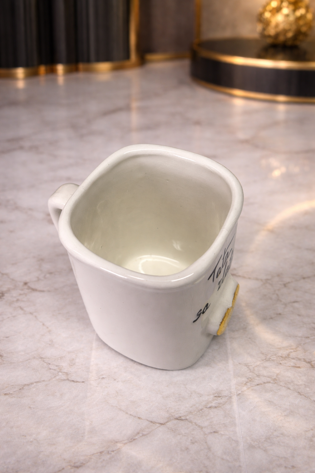 Šalica kocka zlatni trag