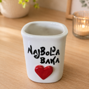 Personalizirana kockasta šalica crvene ručke